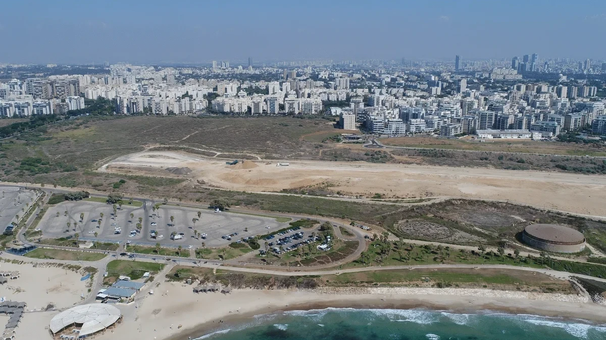 מדוע פינוי שדה דב אורך כ״כ הרבה שנים בזמן שאותו פרויקט בארה״ב לוקח שנתיים?